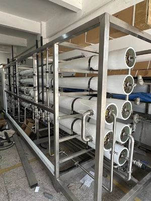 İyi bir fiyat. 5 Aşama Endüstriyel RO Sistemi Günde 500-1000 M3 98% Reddetme Hızı 150-300 Psi çevrimiçi