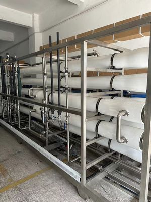 İyi bir fiyat. SS304/PVC'den yapılmış özel 500-1000 M3/Gün Kapasitesi Ters Osmoz Sistemi çevrimiçi