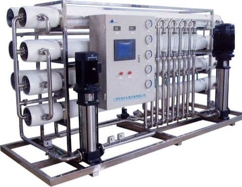 İyi bir fiyat. 98% Tuz Atma Hızı Ticari RO Sistemi 220V/380V 5-7 Aşama Filtrasyonla çevrimiçi