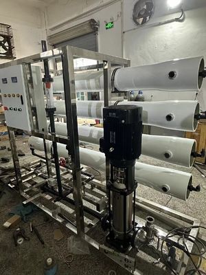 İyi bir fiyat. 150PSI-300PSI basınçlı 75% geri kazanım oranıyla tuzlu su RO sistemi çevrimiçi