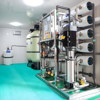 İyi bir fiyat. Maks 10000ppm Besleme suyu TDS Ters Osmoz Sistemi 50-70% Geri kazanım oranı 15-65kw çevrimiçi
