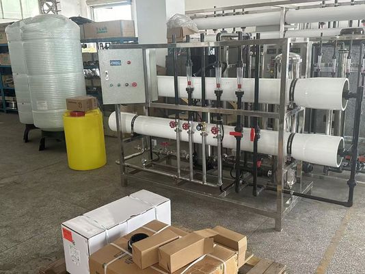 İyi bir fiyat. 5000 ppm Paslanmaz Çelik / PVC Ticari Ters Osmoz Sistemi Belediye veya Kuyu suyu için çevrimiçi